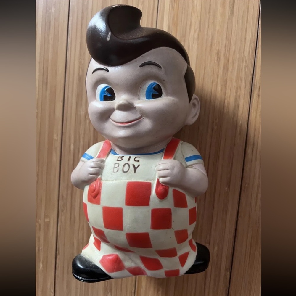 Vintage: Bob’s Big Boy Rubber Piggy Bank - niagara plastics with plug